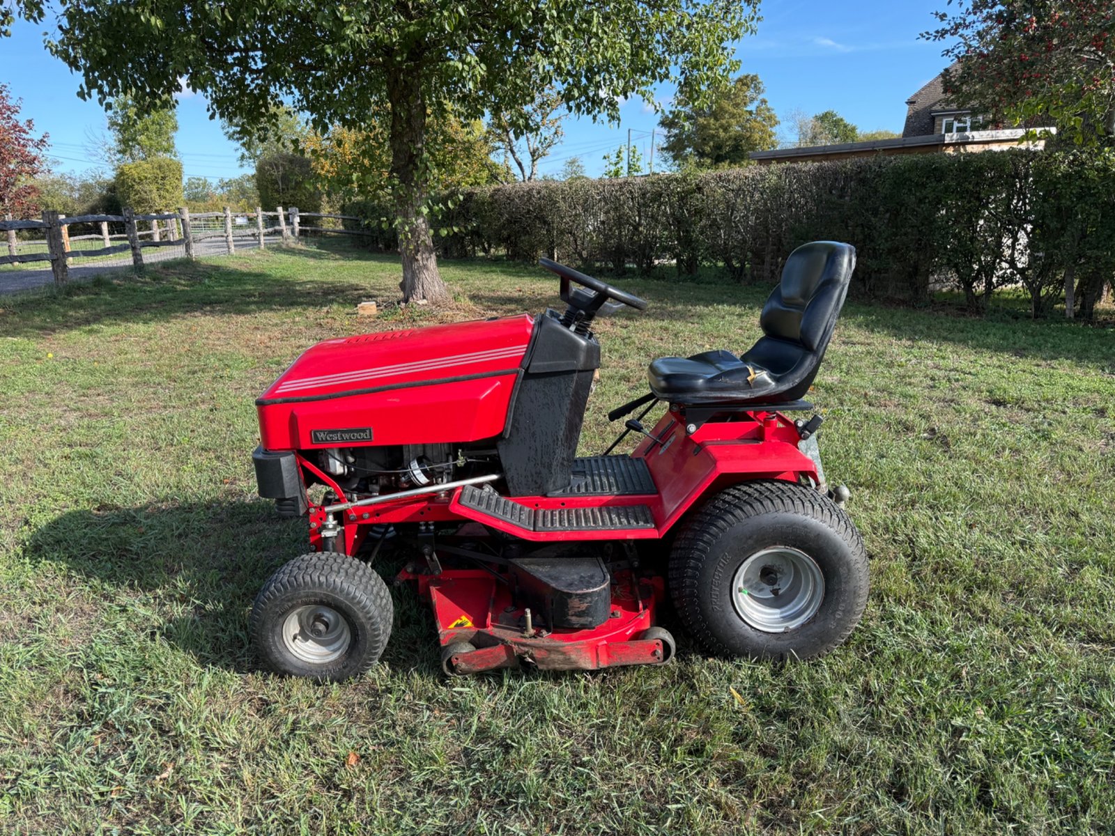 Westwood T1600 ride on mower — photo 2 of 9